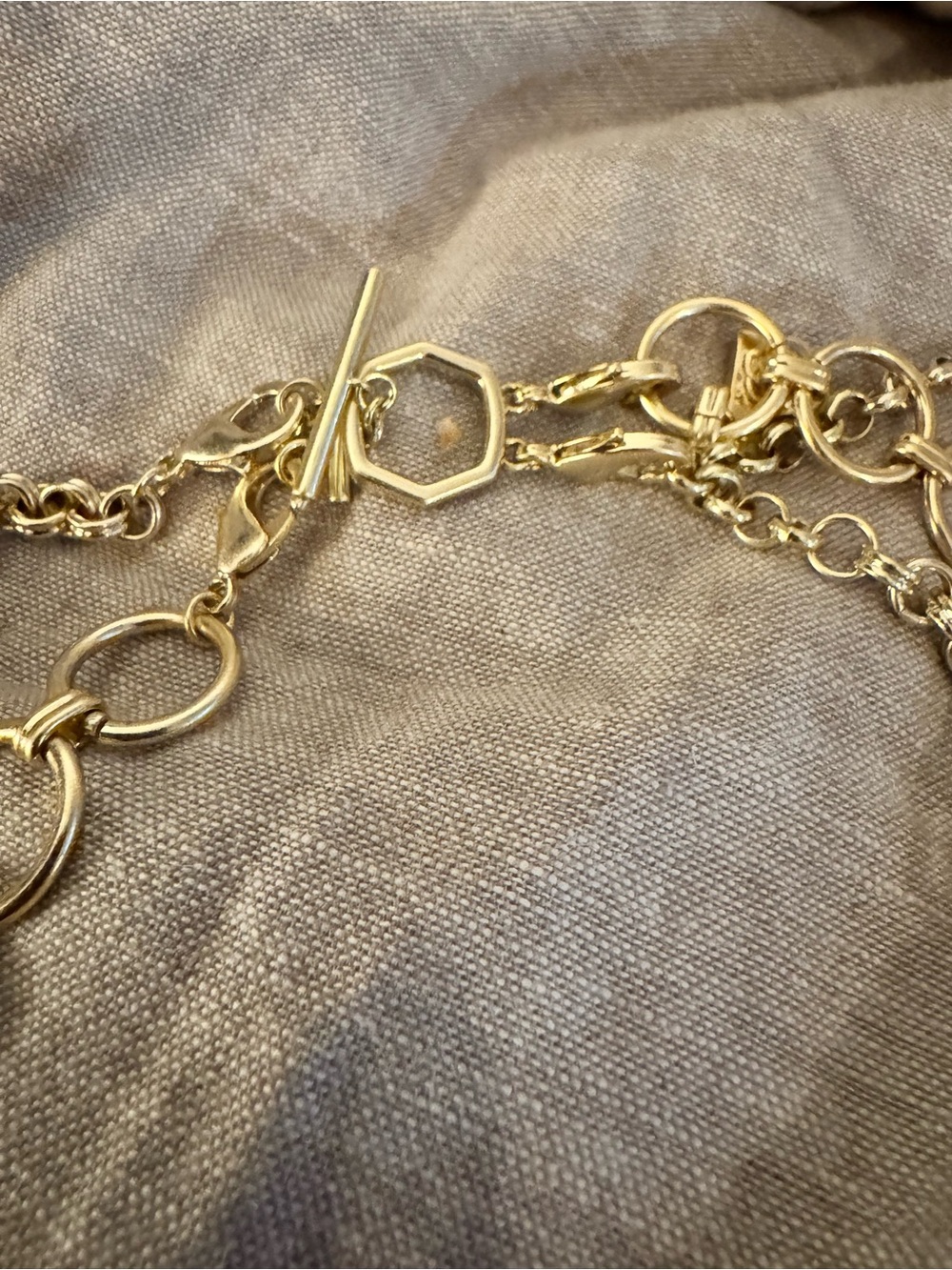 Kendra Scott Brynn Convertible Gold Shell Charm Necklace in Multi Mix - Picture 3 of 5